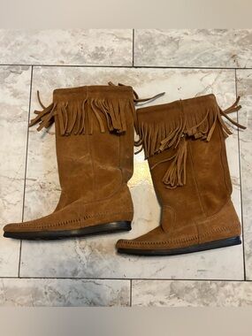 Minnetonka Suede Fringe Tassel Moccasin Boots Womens Size 6